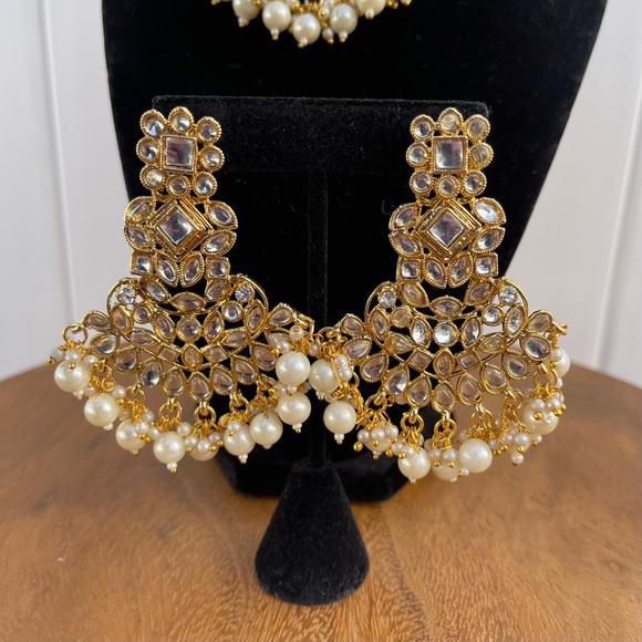 Faux Pearl Kundan Earrings With Maang Tikka - Picture 8 of 10